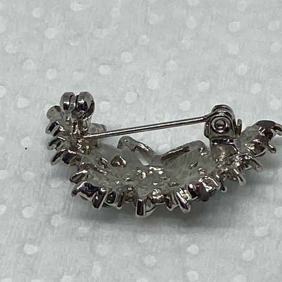 Rhinestone butterfly brooch silver tone pin - Picture 3 of 8